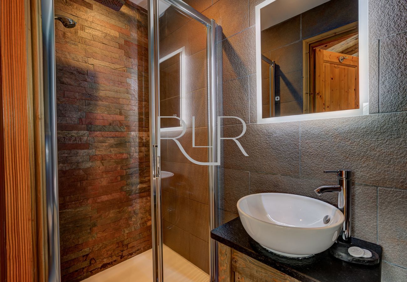 Il y a une salle de bain de la Chambre 1 du Chalet Capricorne