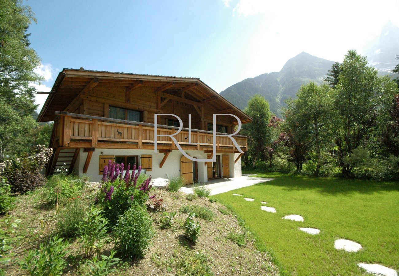 Chalet Capricorne a un jardin tranquille 