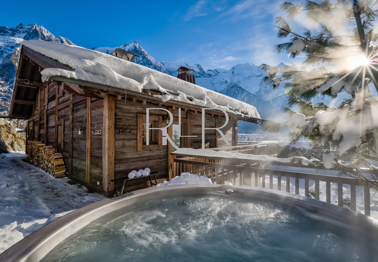 Chalet le Favre a un jacuzzi dans un cadre idyllique 