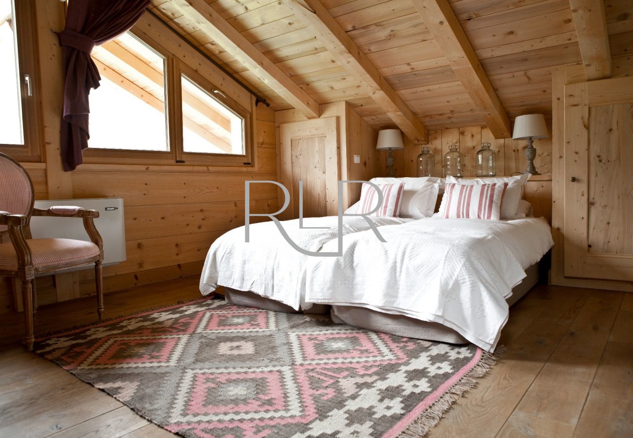 Chambre 6 du Chalet Amelie, flexible avec un lit double ou deux lits simples avec salle de bain