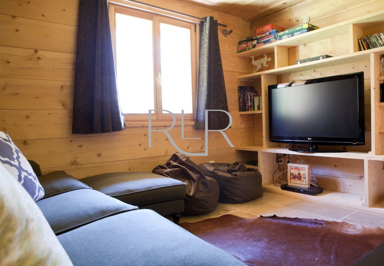 Chalet Amelie a une salle de télévision séparée