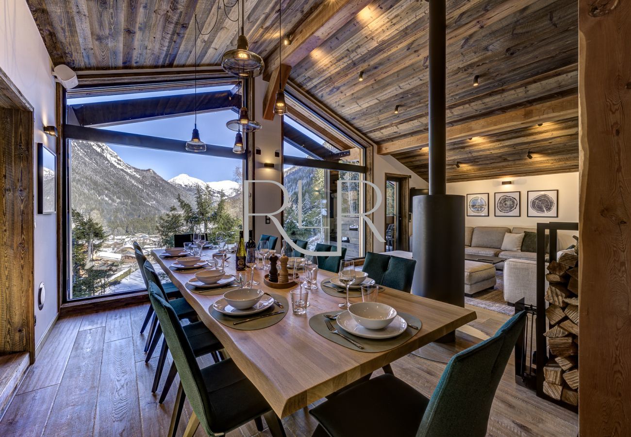 Le Chalet Green Forest offre une vue imprenable sur la vallée de Chamonix en direction du Tour.