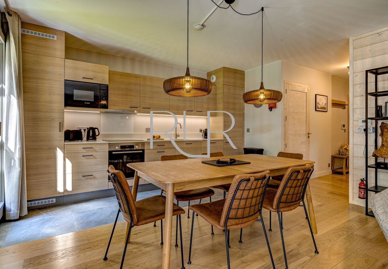 L'apartment de White Pearl A11 a une salle de repas grande