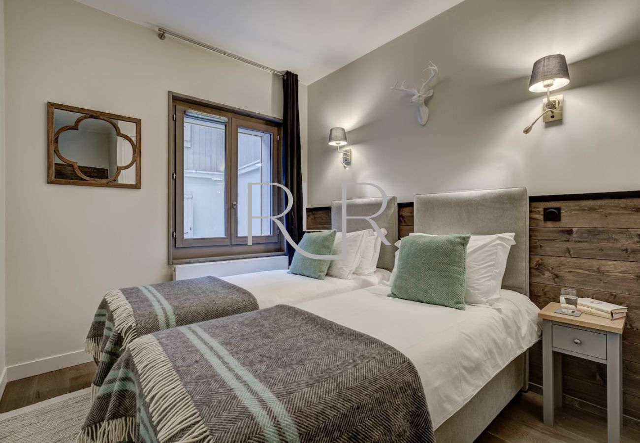 White Pearl C12 a 2 chambres accueillant jusqu'à 4 personnes, plus lits superposés pour enfants