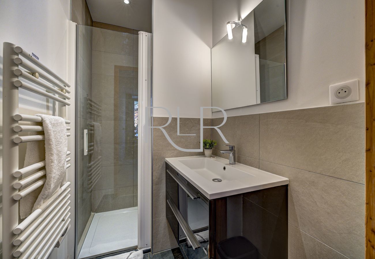 Il y a une salle de bain de la Chambre 1 de Chamois 4.
