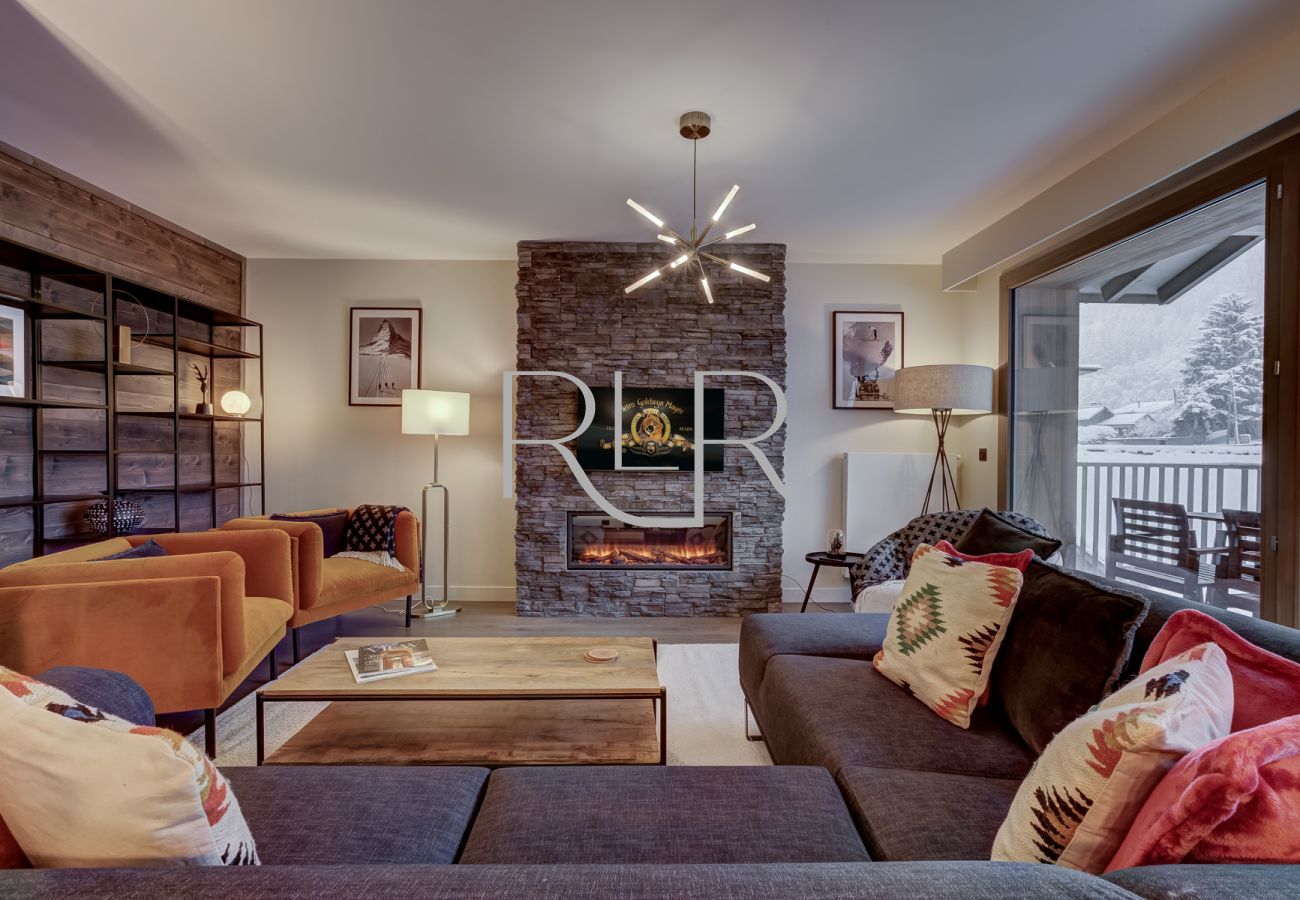 White Pearl A31 a un salon cosy avec un  Smart TV