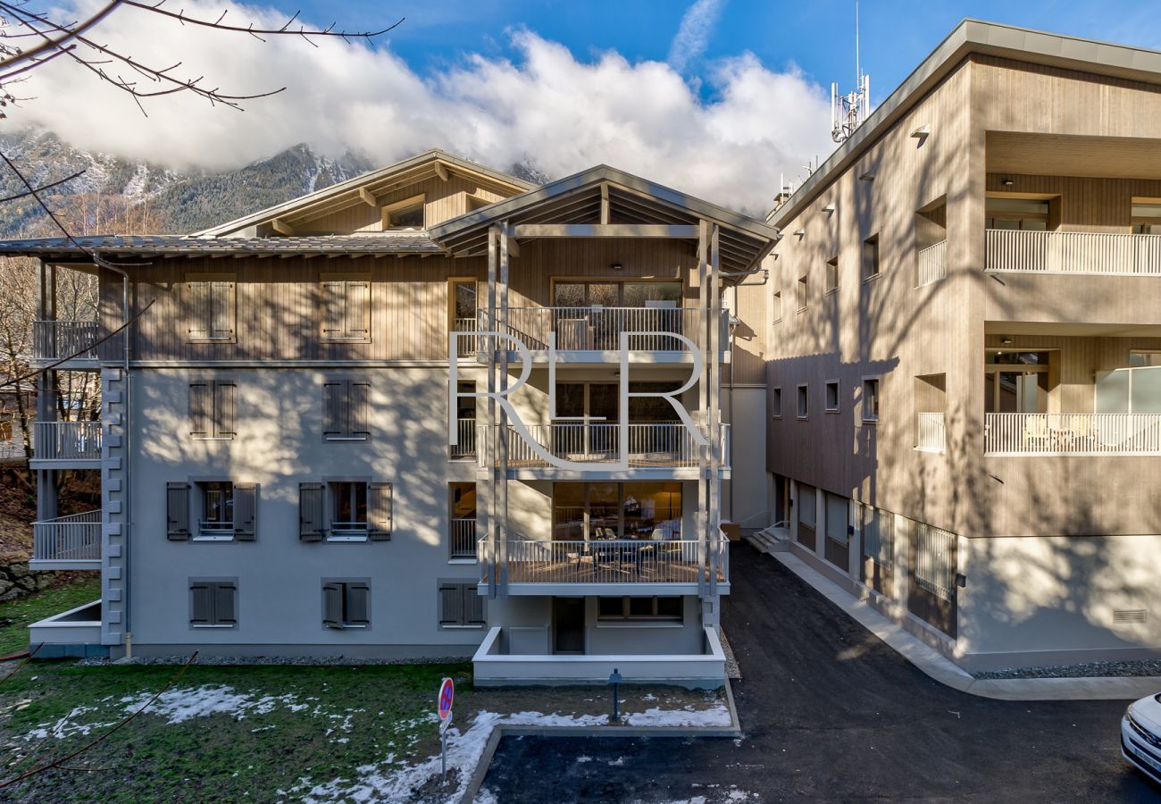 White Pearl A31 est un appartement duplex avec vue sur les montagnes depuis le balcon