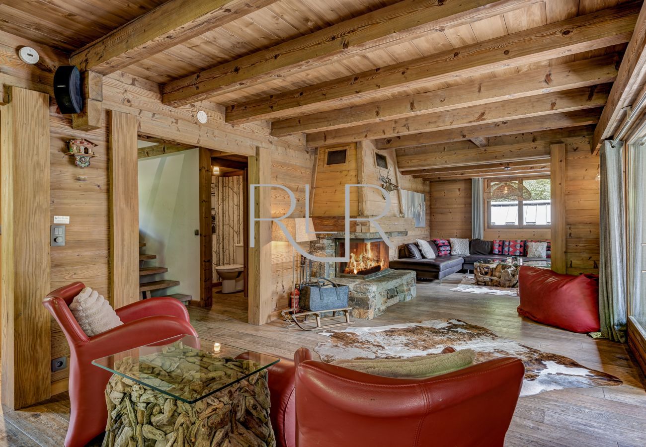 Espace de vie ouvert avec beaucoup de caractère alpin dans Chalet les Sauberands