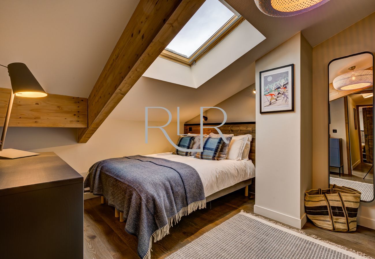 Chambre 2 de White Pearl A36 est une chambre double avec une salle de bain