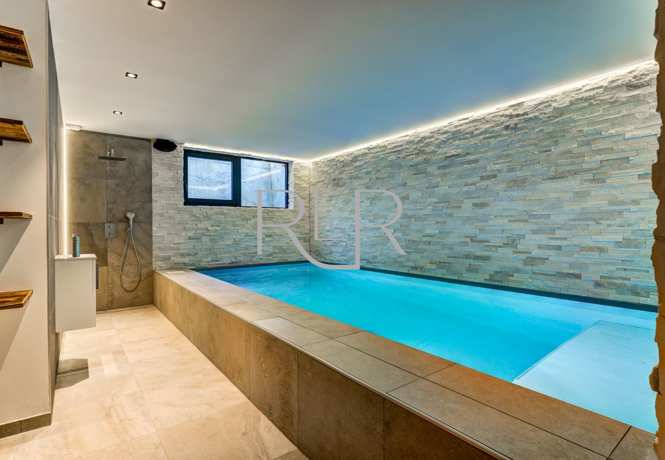 Chalet Red Fox a une piscine de résistance (température de l'eau 28°C)  