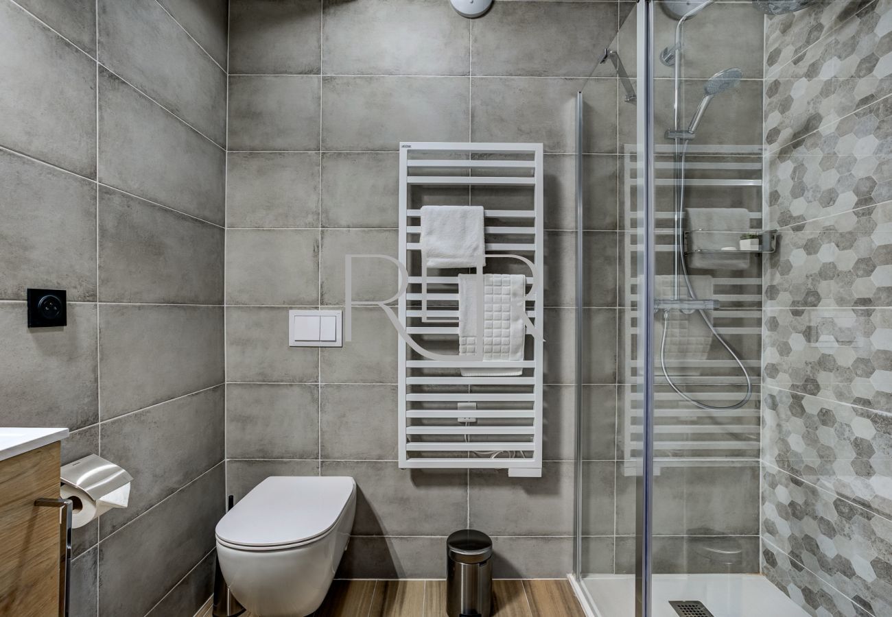 White Pearl A32 a une salle de bain à l'étage inférieur