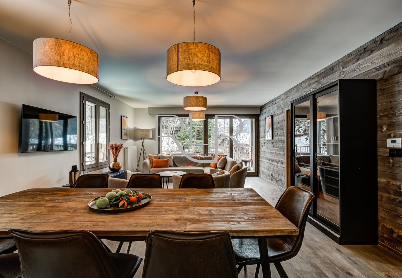 White Pearl A32 a une table à manger pour 8 personnes