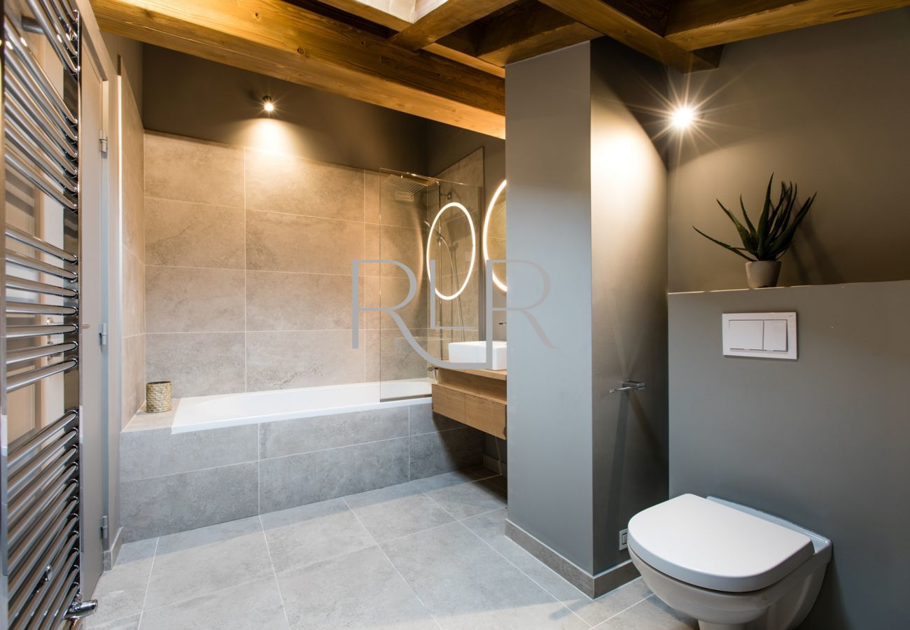 Chambre 1 de Chalet Seren a une salle de bain