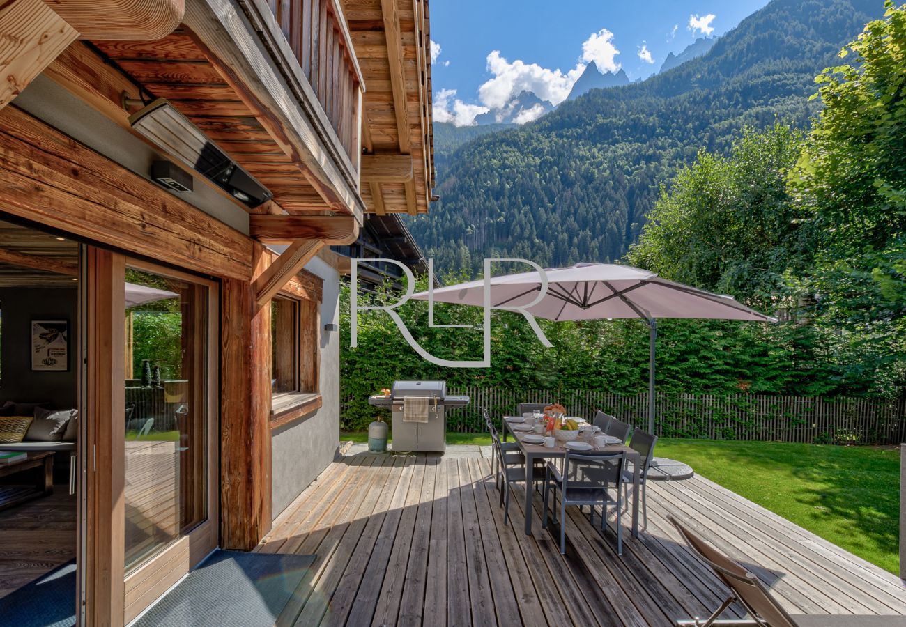 Chalet Seren a un barbecue et mobilier pour les repas en plein air