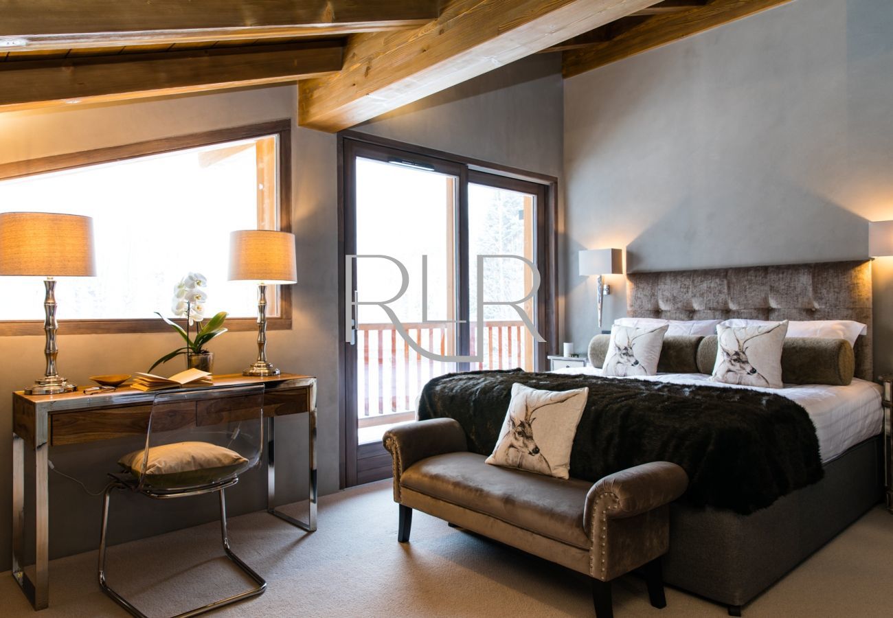 Chambre 1 de Chalet Seren est une chambre double avec une salle de bain