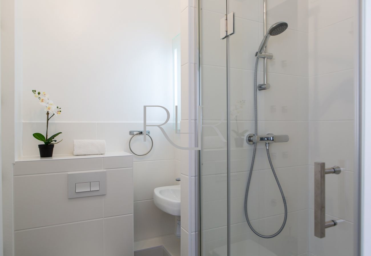 La Chambre 1 de Brevent 2 dispose d'une salle de douche