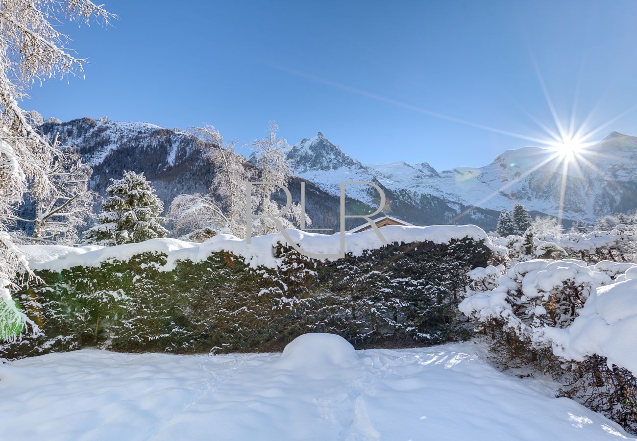 Le jardin de Chalet les Favrands attrape le soleil d'hiver