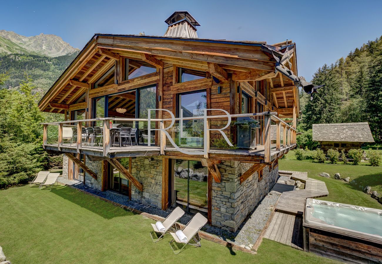 Chambres 1, 2 et 3 de Chalet Black Stone donnent sur le jardin 