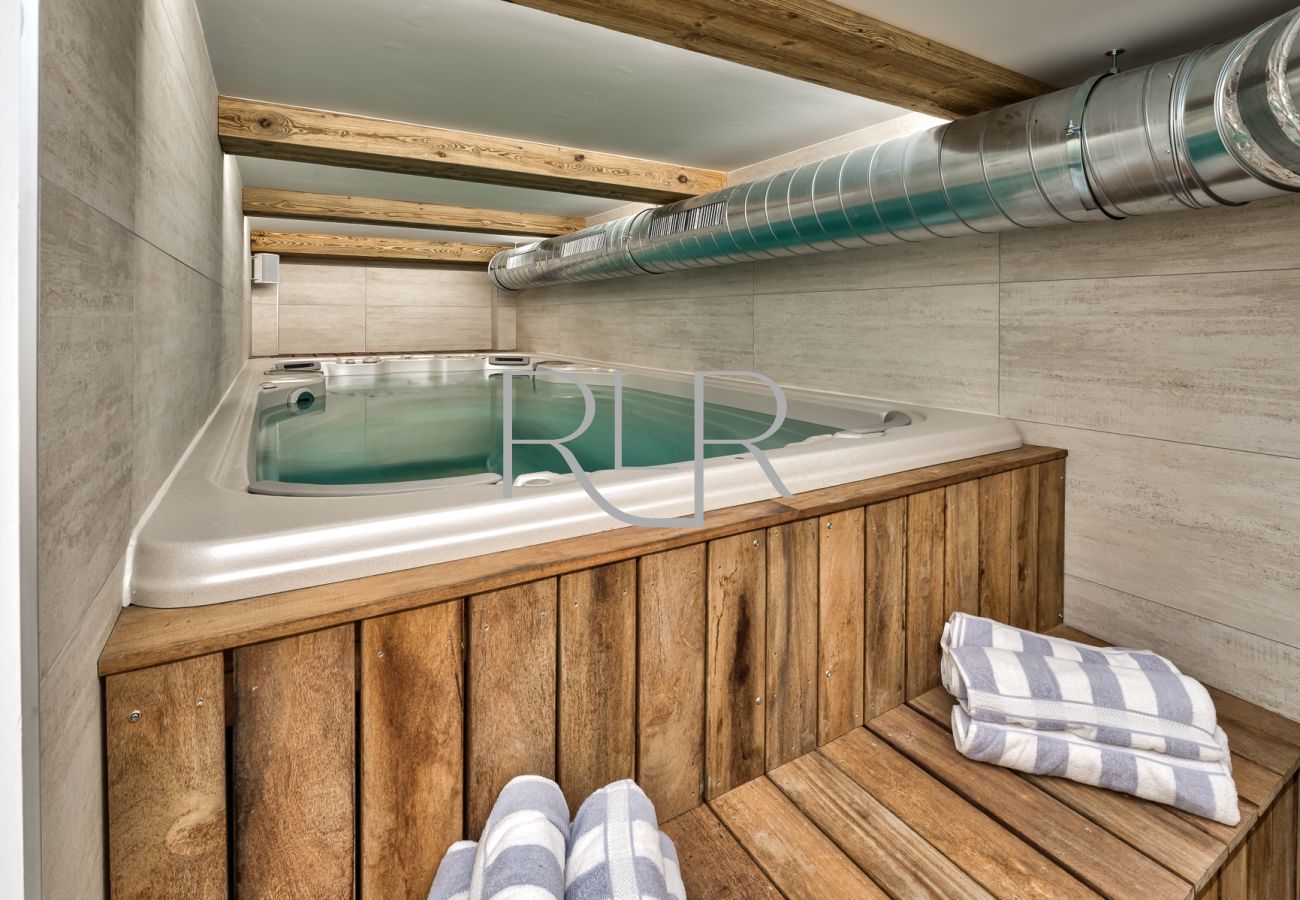 Chalet Silver Forest a une piscine intérieure; température de l'eau 28°