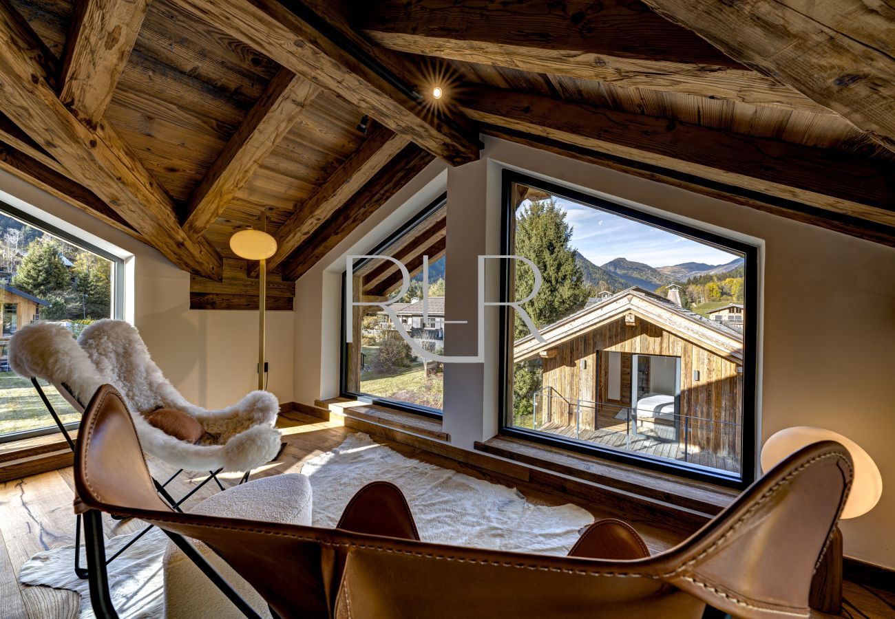 Le Chalet les Côtés du Lavancher est situé dans un hameau non loin de Chamonix.