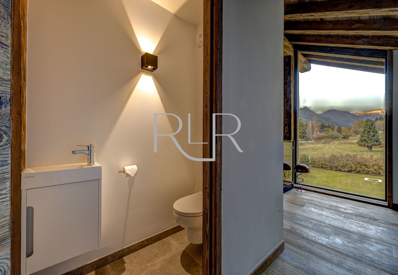 Il y a un WC pour Chambre 4 et 5 à Chalet les Côtés du Lavancher 