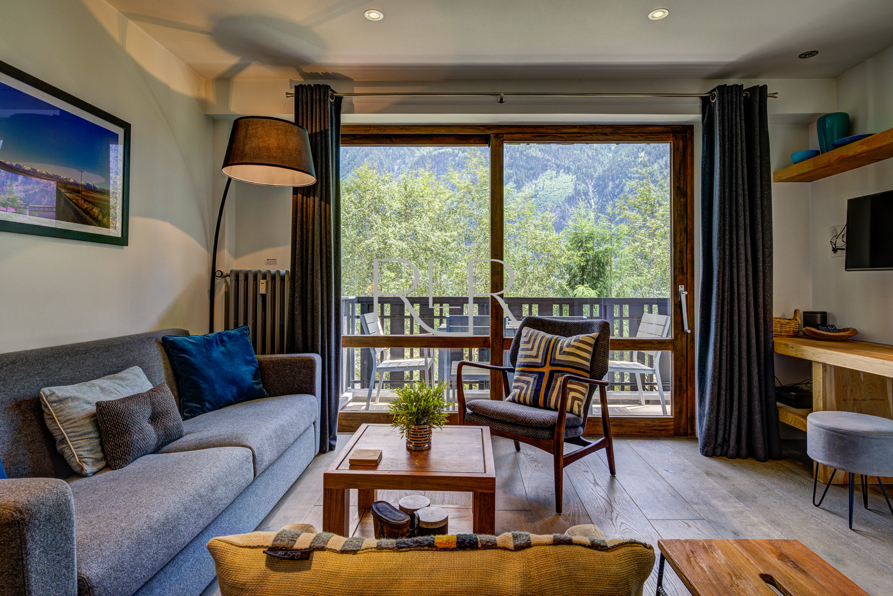 In Brevent 3, the iving area opens onto 1 of 3 balconies