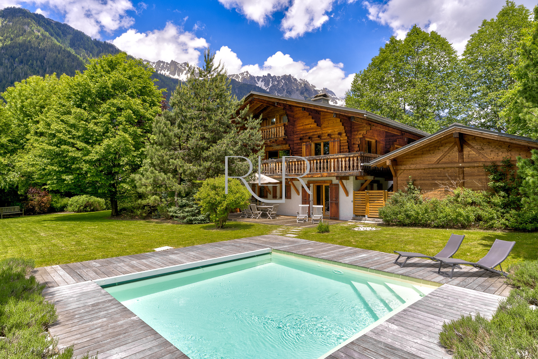 Chalet les Sauberands is situated  in Chamonix Mont-Blanc centre.