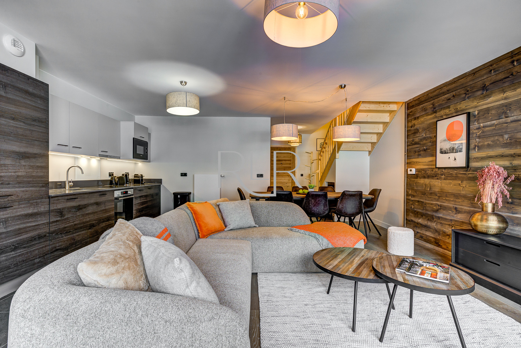 White Pearl A36 has a stylish open plan living area