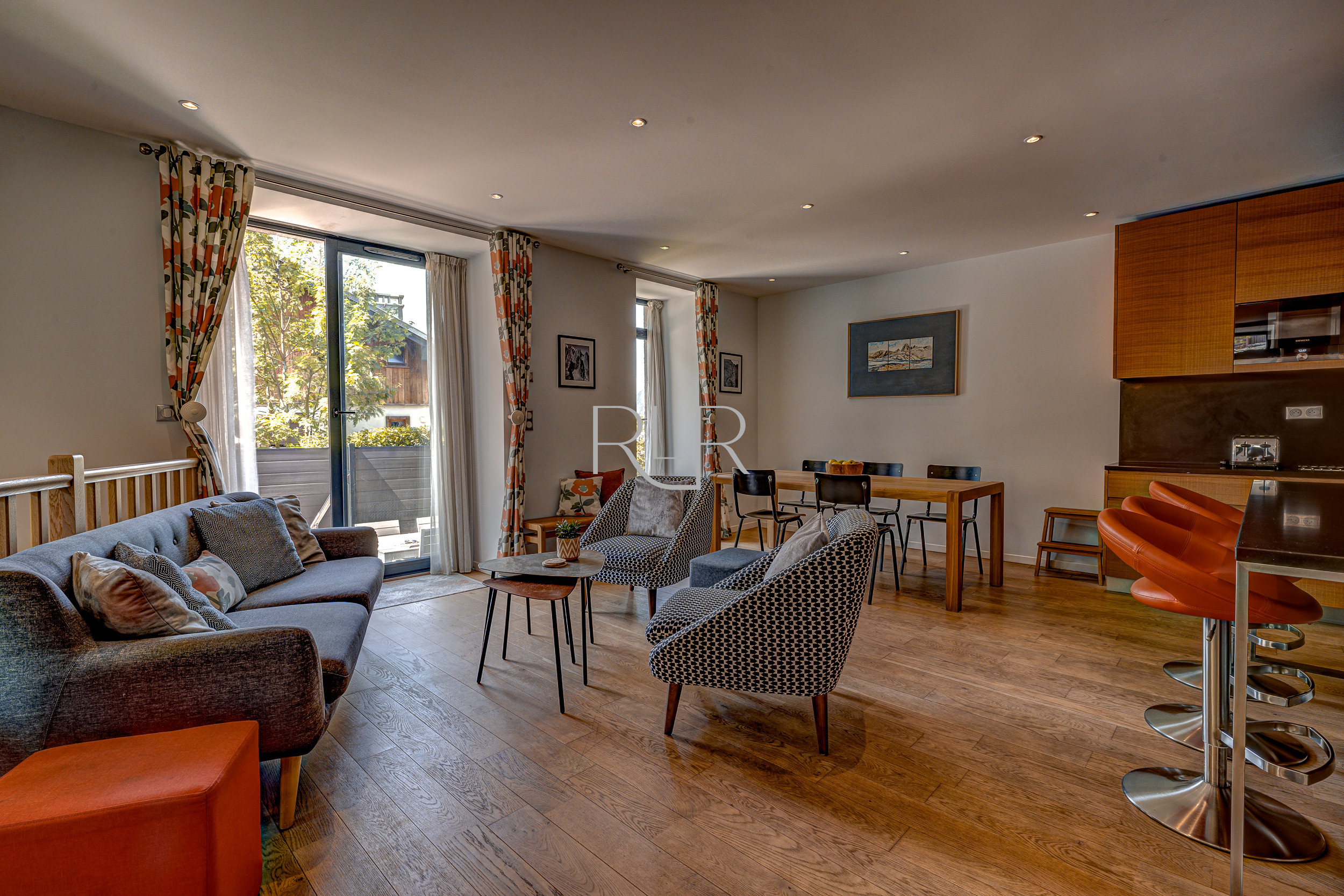 Chamois 1 has a modern design and an open plan layout.