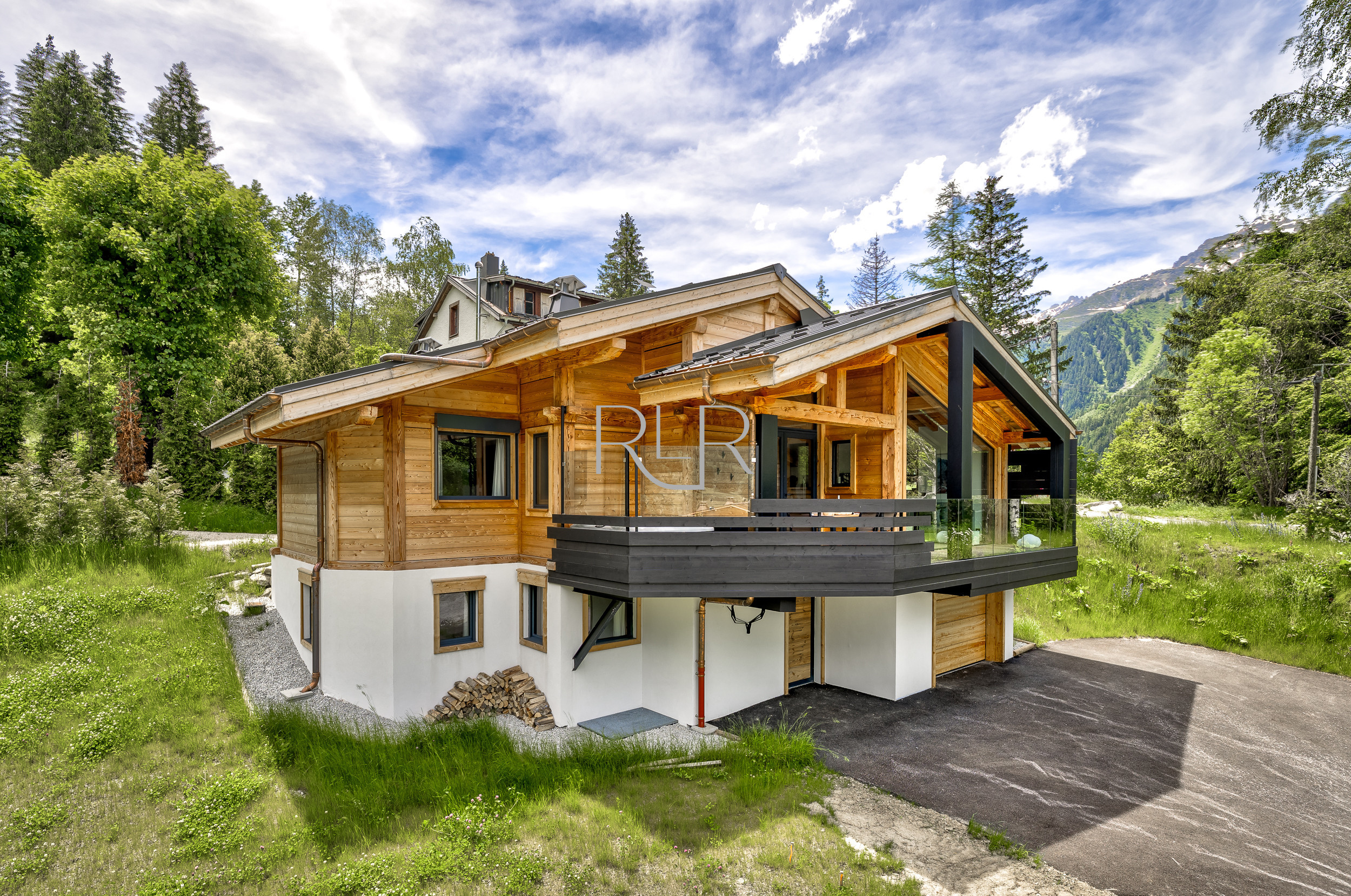 Chalet Silver Forest is in the hamlet of Lavancher.
