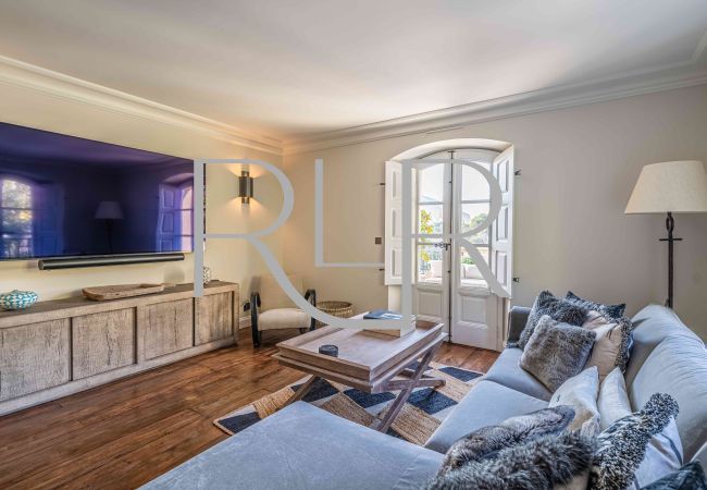 Villa in Mougins - Le Manoir Villa in Mougins - Le Manoir