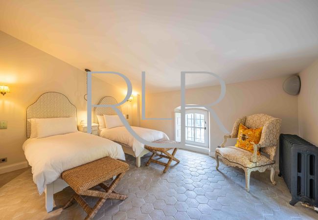 Villa in Mougins - Le Manoir Villa in Mougins - Le Manoir