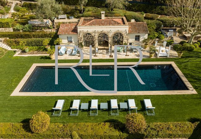 Villa in Mougins - Le Manoir Villa in Mougins - Le Manoir