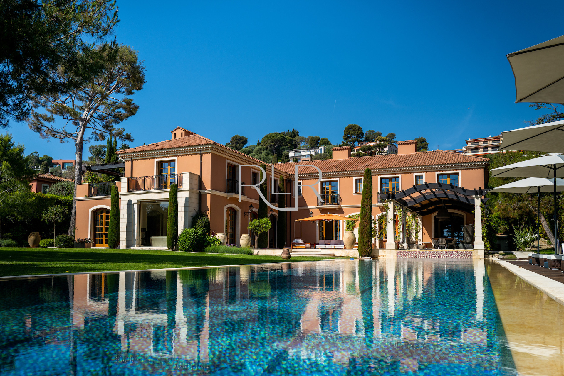 Villa/Dettached house in Saint-Jean-Cap-Ferrat - Villa Red Moon