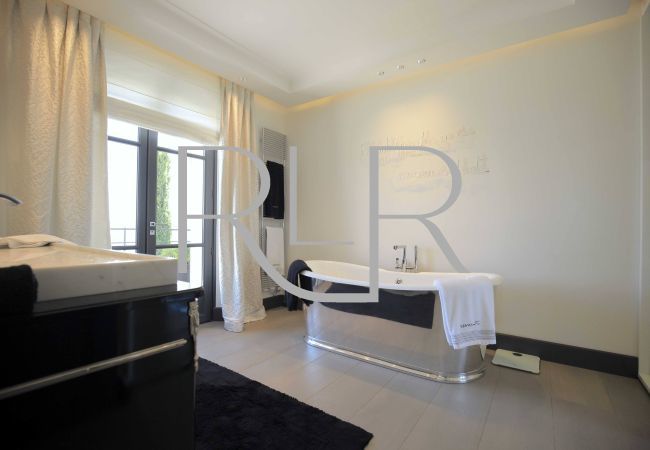 Villa in Saint-Tropez - Villa Chiara Villa in Saint-Tropez - Villa Chiara