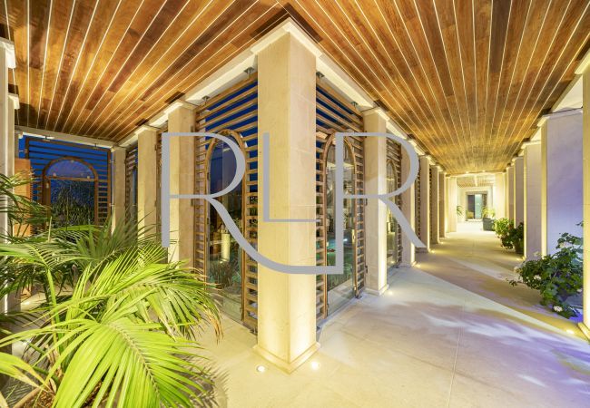 Villa in Cannes - Villa Alang Alang Villa in Cannes - Villa Alang Alang