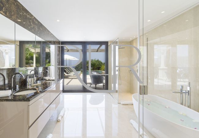 Villa in Saint-Jean-Cap-Ferrat - Villa Dolphin Villa in Saint-Jean-Cap-Ferrat - Villa Dolphin