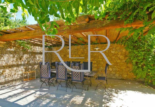 Villa in Saint-Tropez - Villa Thea Villa in Saint-Tropez - Villa Thea