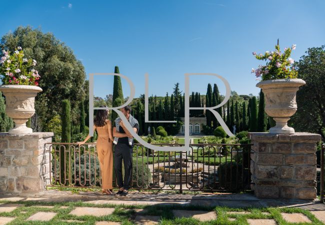 Villa in Cannes - Chateau de la Croix des Gardes Villa in Cannes - Chateau de la Croix des Gardes