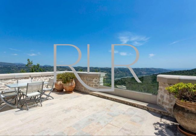 Villa in Saint Paul de Vence - Château des Vallées Villa in Saint Paul de Vence - Château des Vallées