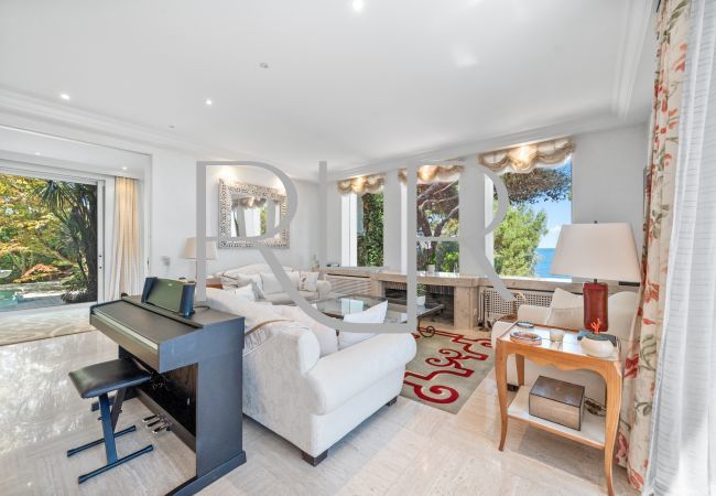 Villa in Antibes - Villa Waters Edge Villa in Antibes - Villa Waters Edge