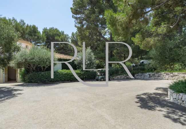 Villa in Antibes - Villa Waters Edge Villa in Antibes - Villa Waters Edge