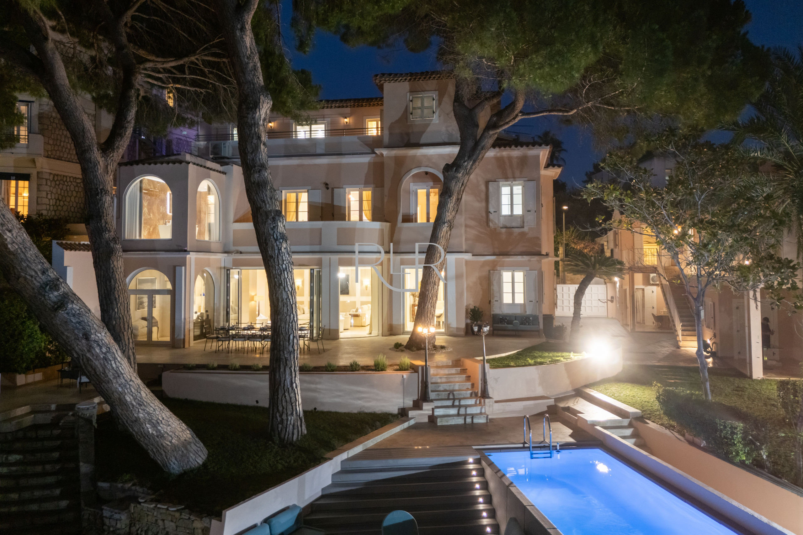 Villa/Dettached house in Antibes - Villa Shoreline