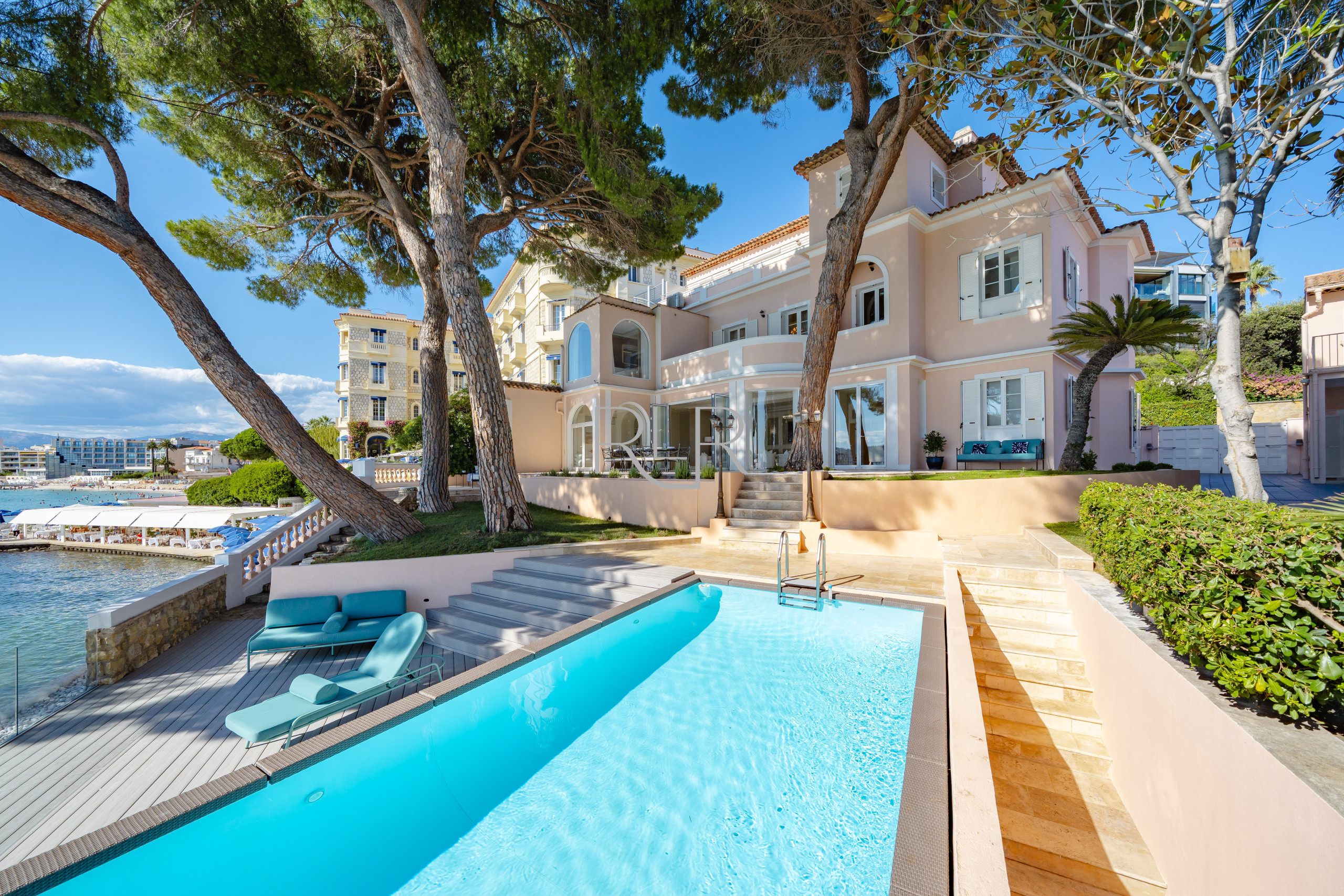 Villa/Dettached house in Antibes - Villa Shoreline