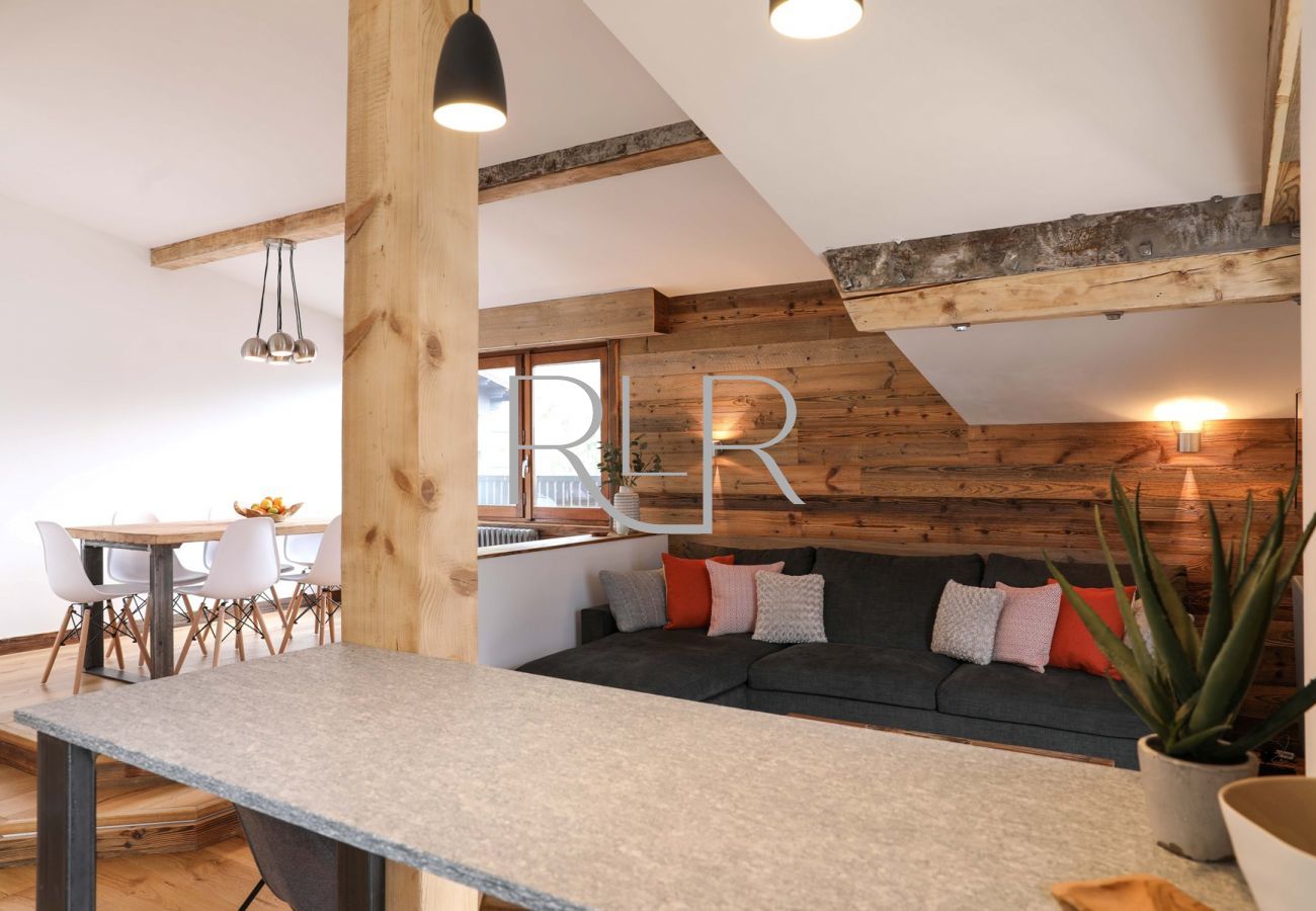 Brevent 1 has a breakfast bar and stools which give seating options and extra work space  Bar et tabourets de petit déjeuner 