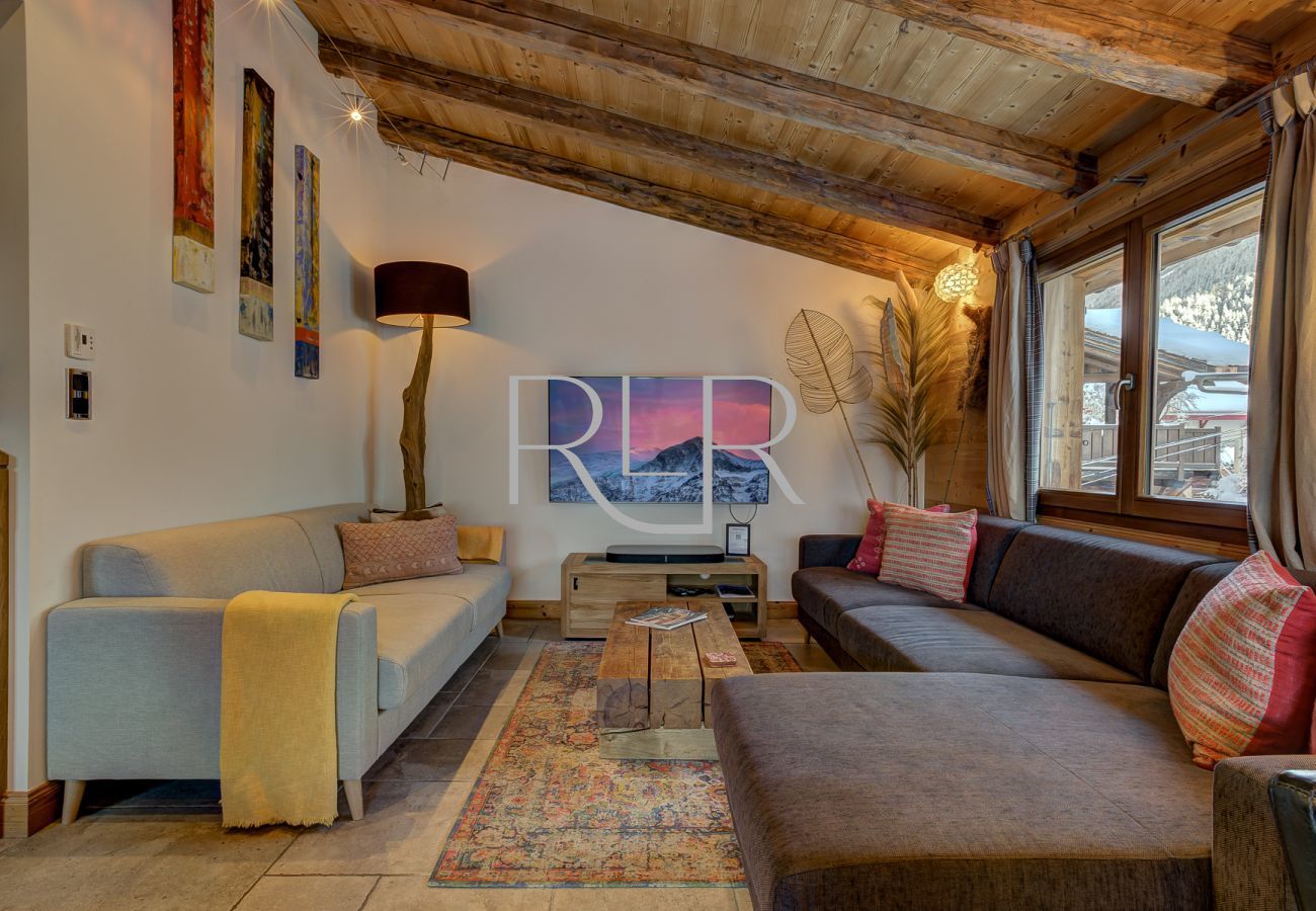 Chalet Capricorne has a cosy lounge area with a Smart TV