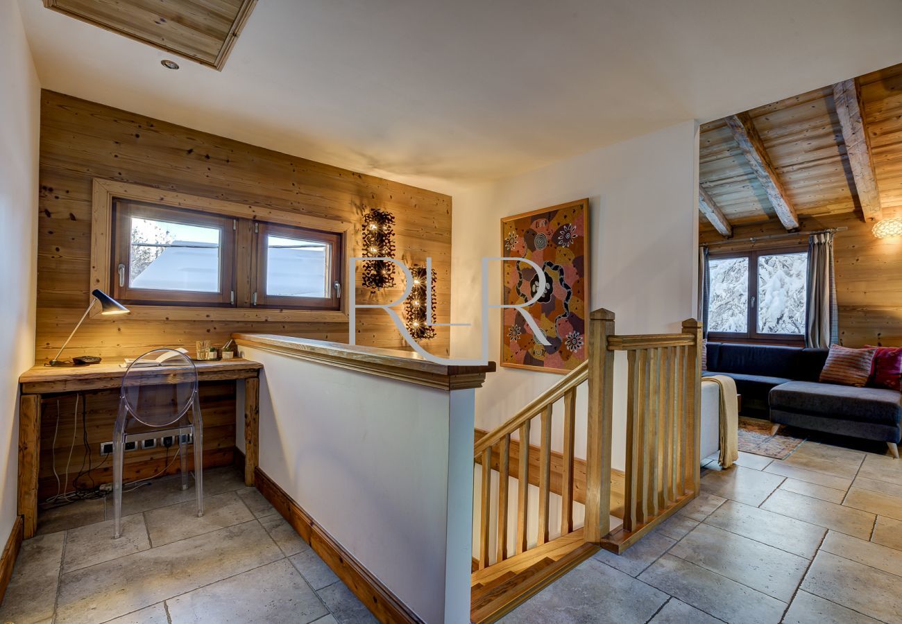 Chalet Capricorne has a desk for home working     