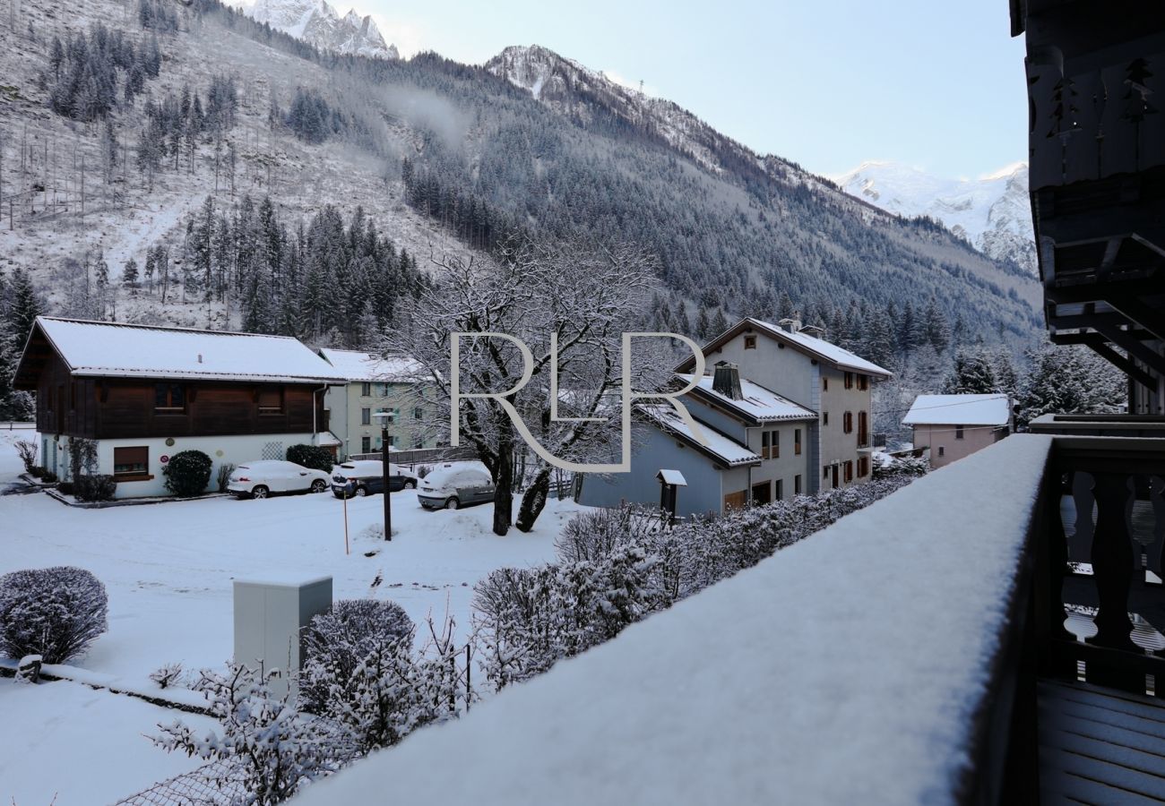 Views of the Mont Blanc chain from the balcony of Blaitiere 6  