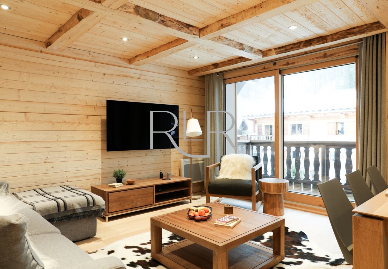 Blaitere 6 has glass sliding doors onto the balcony    
