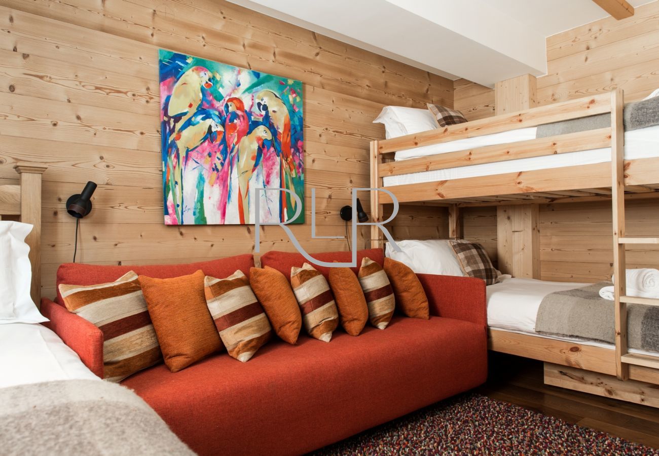 Bedroom 5 of of Chalet le Favre is a triple room with bunk beds and a single bed
